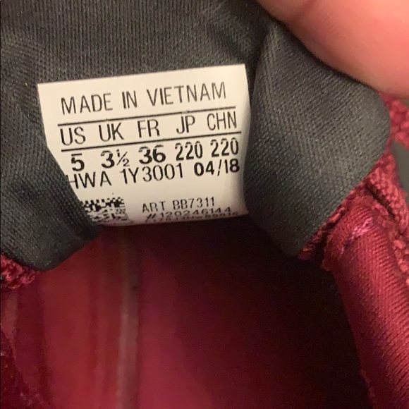 Maroon Adidas sneakers. Size 5 - Picture 4 of 5